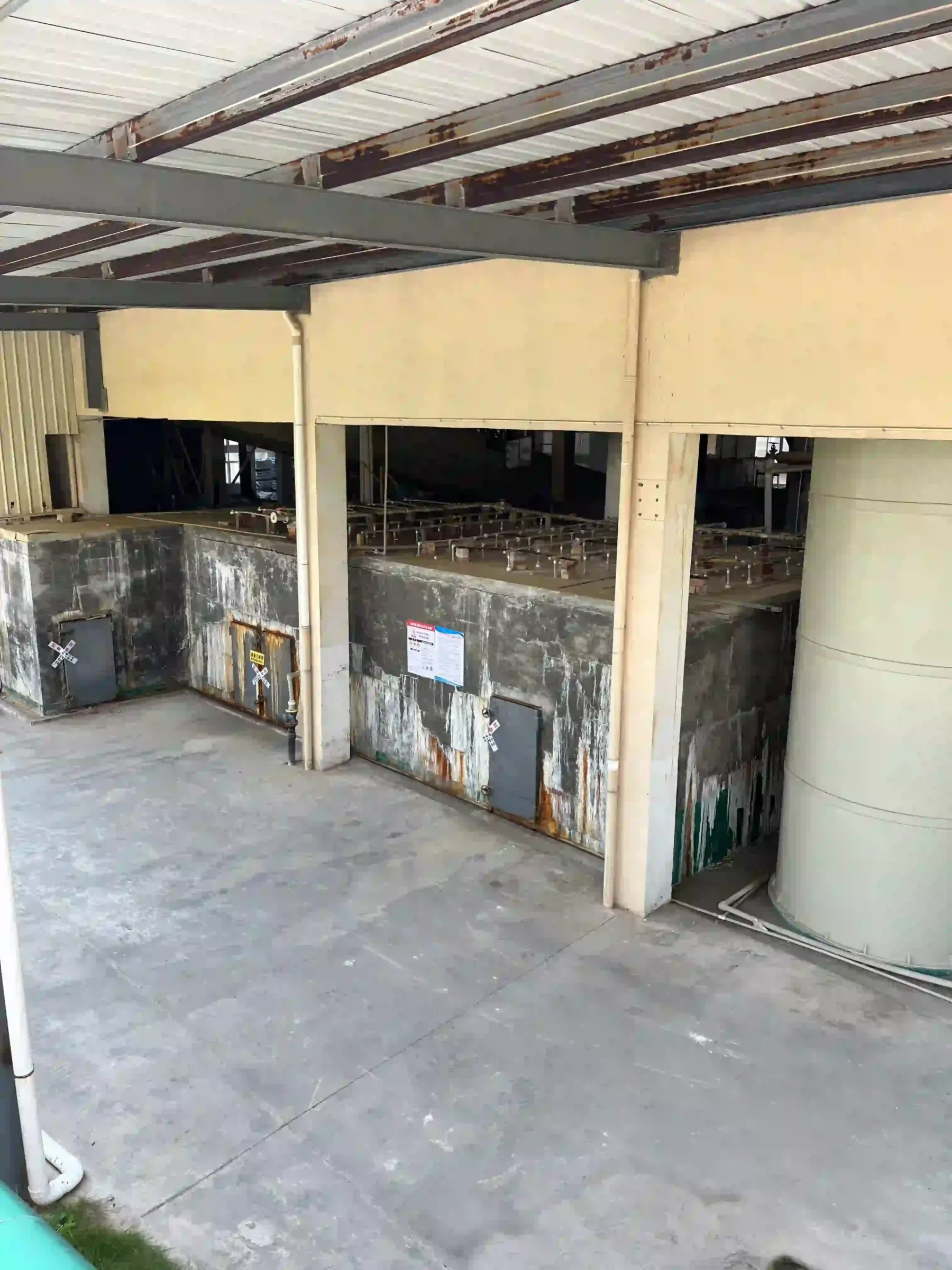 An Embedded Reaction Vessel